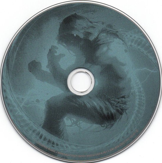 CD met een duistere, blauwgroene afbeelding van een figuur in een soort cocon.