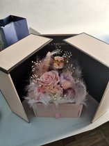 Echte rozen in Roze Giftbox - Valentijns cadeau - Geschenk - Huwelijks geschenk - Moederdag Cadeau - Longlife rozen - 2 tot 3 jaar houdbaar - Geconserveerde roos