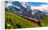 Canvas Schilderij Een rode trein in de Alpen - 40x20 cm - Wanddecoratie