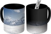 Magische Mok - Foto op Warmte Mok - Sneeuwlandschap voor de bergen in Zwitserland - 350 ML