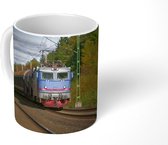Mok - Koffiemok - Een trein op een spoorlijn - Mokken - 350 ML - Beker - Koffiemokken - Theemok