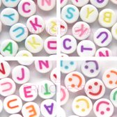 Letterkralen set – Alfabetkralen en Smileykralen :-) – Unieke mix 420 stuks – Regenboogkleuren – 7mm en 10mm kraal – Zelf sieraden maken voor kinderen en volwassenen – DIY