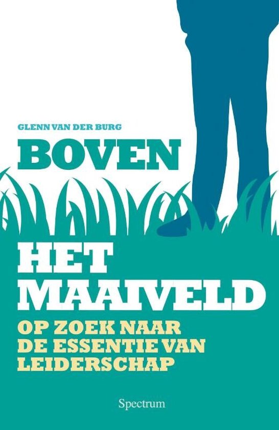 Boekomslag met de titel "Boven het maaiveld". Deels een staande figuur en gras.