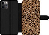 Bookcase Geschikt voor iPhone 11 Pro Max telefoonhoesje - Dierenprint - Luxe - Goud - Bruin - Met vakjes - Wallet case met magneetsluiting