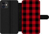 Bookcase Geschikt voor iPhone 12 Pro telefoonhoesje - Plaid - Zwart - Rood - Met vakjes - Wallet case met magneetsluiting