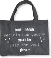 Mijn Mama Net Als Een Gewone Moeder Maar Dan Veel Liever - Antraciet Vilten Tas A3 Met Drukknoop - Cadeautje Voor Mama -  Vilten Shopper - Antraciet Vilten Tas Met Hengsels En Slui