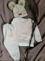 Sweater en broekje kind - Maat 104/110 - Crème kleur met beertje - Joggingspak kind - Traningspak - Kerstcadeau kind-  Huispak - Cadeau kind -Hii You