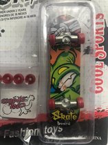 Miniatuur Skateboard - | Fingerboard Deck | Vingerskateboard | Vingerboard | Mini Board |9.5 cm inclusief 4 willen schroevendraaier en dopsleutel