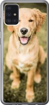 Geschikt voor Samsung Galaxy A52 5G hoesje - Een portret van een Golden Retriever puppy in de tuin - Siliconen Telefoonhoesje
