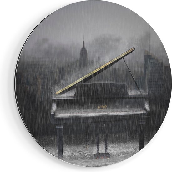 Artaza Dibond Muurcirkel Piano in de Regen voor een Stad - Ø 60 cm - Wandcirkel - Rond Schilderij - Voor Binnen en Buiten