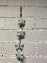 Decoratief touw met metalen bloemen - 4 witte bloemen - lengte 38x6x6cm - Woonaccessoires - Decoratieve hangers