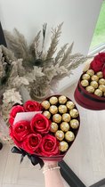 Flowerbox met kunstrozen - black Box hart  - Roses by Beyond balloons - Valentijn Rozen in doos | Doos met rozen | Valentijnsdag | Moederdag | Kerst | Huwelijkscadeau | Bruiloft | Cadeau voor