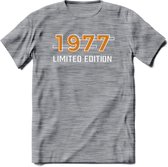 1977 Limited Edition T-Shirt | Goud - Zilver | Grappig Verjaardag en Feest Cadeau Shirt | Dames - Heren - Unisex | Tshirt Kleding Kado | - Donker Grijs - Gemaleerd - M