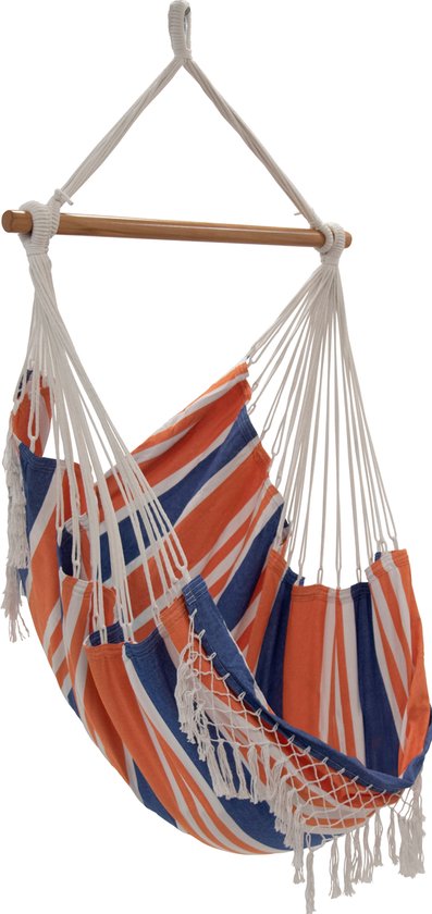Hangstoel met oranje, blauwe en witte strepen en franjes.