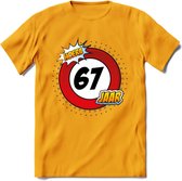 67 Jaar Hoera Verkeersbord T-Shirt | Grappig Verjaardag Cadeau | Dames - Heren | - Geel - XXL