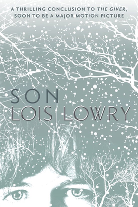 Boek "Son" van Lois Lowry met winterse takken en sneeuw.