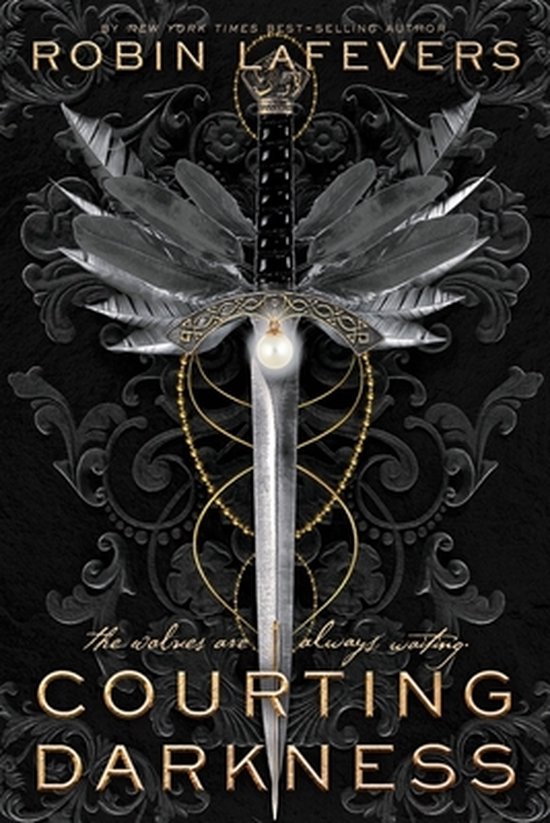 Couverture du livre 'Courting Darkness' avec une épée, des plumes et des détails dorés sur un fond noir ornementé.