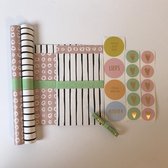 Inpakpakket luxe en stevig cadeaupapier, cadeauzakjes / uitdeelzakjes, etiketten dots en stripes