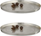 Set van 2x stuks rond kaarsenbord/kaarsenplateau zilver gehamerd metaal 21 cm - Onderborden voor kaarsen op tafel