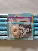 verjaardag pakket met 6x  cadeaupapier 300x70 cm plakband 2 rolletjes 3 wenskaarten dubbel met enveloppen blauw wit