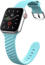 Compatible apple watch bandje - By Qubix - Siliconen 'Twist' bandje - Lichtblauw - Geschikt voor Apple Watch 42mm / 44mm / 45mm - Apple watch series 3/4/5/6/7