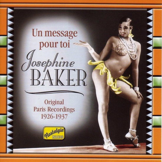 Josephine Baker in een gele bikini, met kralenkettingen en hoofdtooi, poseert voor de CD "Un message pour toi".
