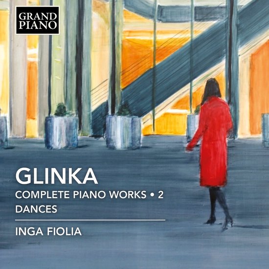 Grand Piano logo, Glinka Complete Piano Works 2 Dances door Inga Fiolia. Een vrouw in rode jas loopt langs een gebouw.