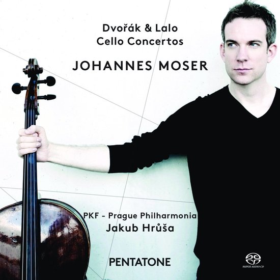 Johannes Moser met een cello, albumhoes met tekst