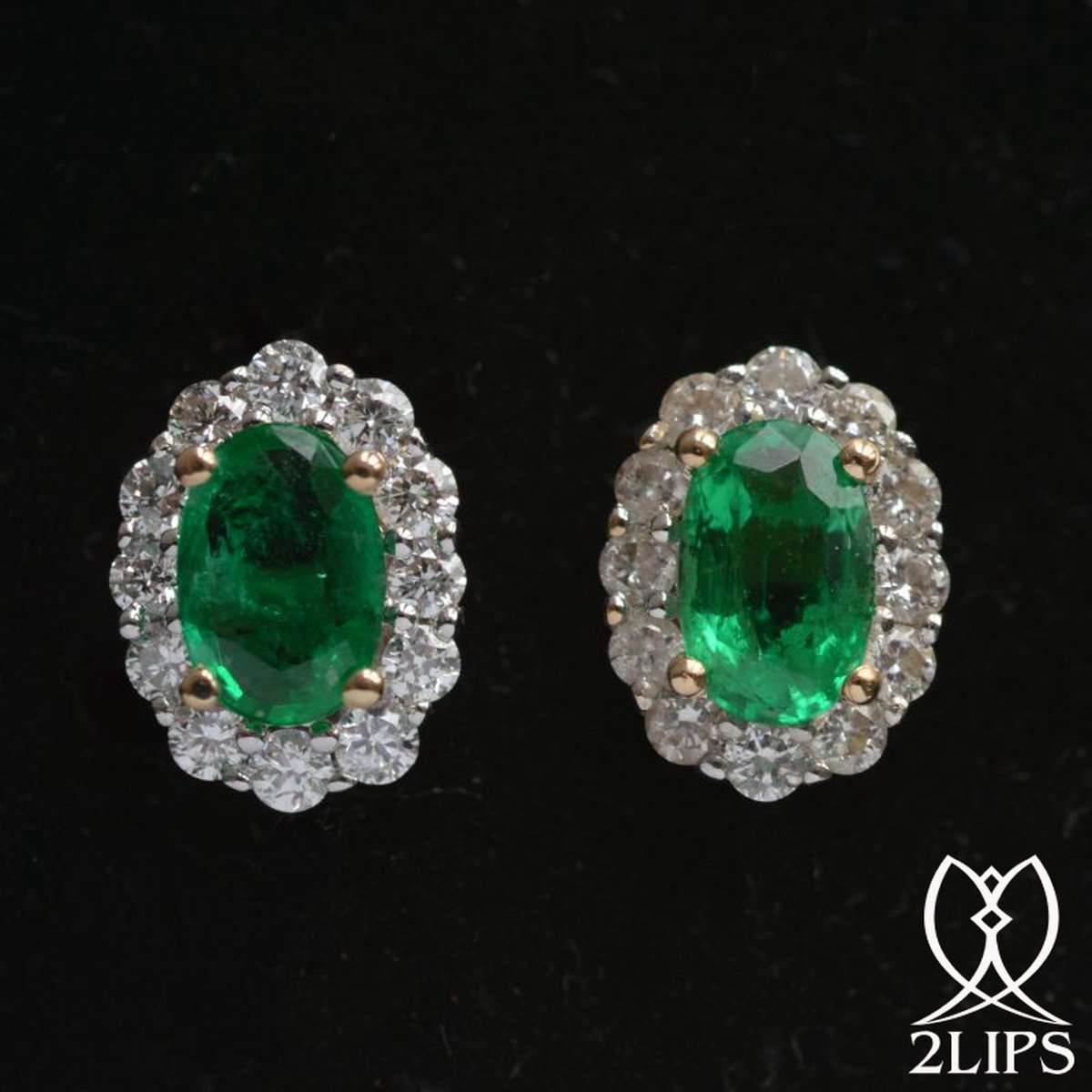Smaragd en diamant oorstekers