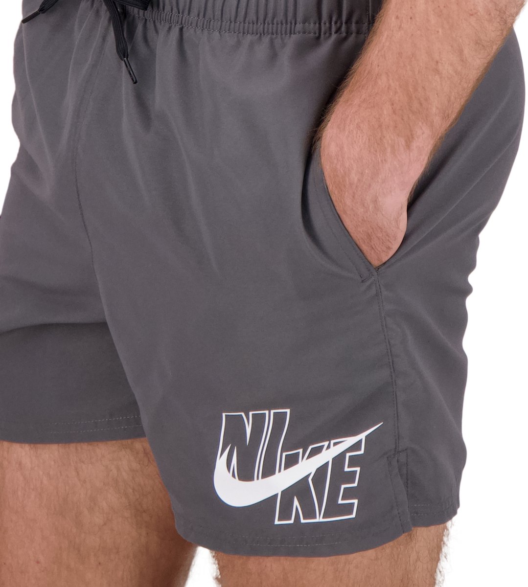 Nike Swim Logo Lap 5" Volley Heren Zwembroek - Iron Grey — afbeelding 4