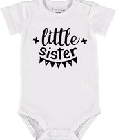 Baby Rompertje met tekst 'Little sister' | Korte mouw l | wit zwart | maat 62/68 | cadeau | Kraamcadeau | Kraamkado