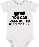 Baby Rompertje met tekst 'You can pass me to my aunt now' | Korte mouw l | wit zwart | maat 62/68 | cadeau | Kraamcadeau | Kraamkado