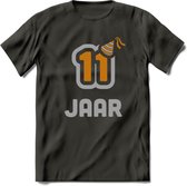 11 Jaar Feest T-Shirt | Goud - Zilver | Grappig Verjaardag Cadeau Shirt | Dames - Heren - Unisex | Tshirt Kleding Kado | - Donker Grijs - L