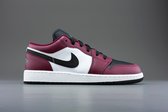 Air Jordan 1 Low Gs ''Dark Beetroot Roma Green'' DM0589-635 Maat 36 DARK BEETROOT ROMA GREEN Schoenen