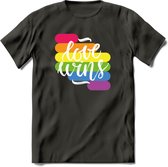 Love Wins | Pride T-Shirt | Grappig LHBTIQ+ / LGBTQ / Gay / Homo / Lesbi Cadeau Shirt | Dames - Heren - Unisex | Tshirt Kleding Kado | - Donker Grijs - S