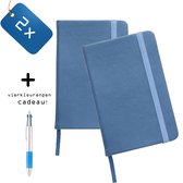 Pack van 2x Notitieboeken A5 Blauw + Vierkleurenpen Cadeau -  Hardvoer - Harde Kaft - Gelijnd - A5 formaat - Elastiek