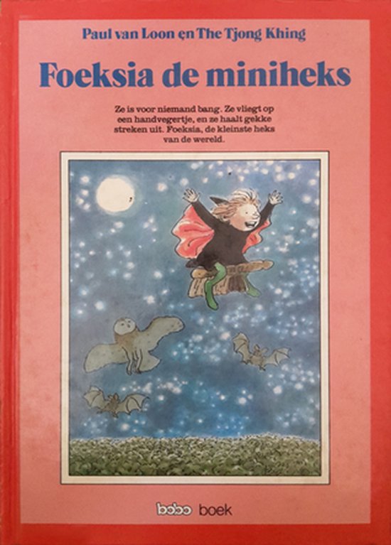 Boekomslag van Foeksia de miniheks met illustratie van een vliegend heksje, uil en vleermuizen tegen een sterrenhemel.