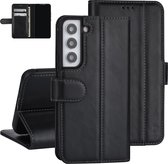 UNIQ Accessoire Samsung Galaxy S22 Leather Book Case case - Zwart - Porte-cartes pour 3 cartes - Fermeture magnétique