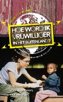 Boek 'Hoe word ik vrijwilliger in het buitenland?' met een vrouw die voor een kind zorgt. Wereldkaart en gele tekst.