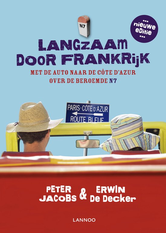 Boek met de titel 'Langzaam door Frankrijk'. Twee personen in de auto met strooien hoeden kijken naar een straatbord 'PARIS-CÔTE D'AZUR ROUTE BLEUE'.