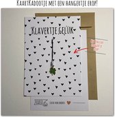 Kaartkadootje -> Hangertje Klavertje – No:01 (Klavertje Geluk – Hartjes zwart – Groen klavertje vier) - LeuksteKaartjes.nl by xMar