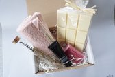 Geschenkset voor de juf - handdoekje met zeep-droogbloemen-chocolade- mini handcreme - Juffendag -Verjaardag- Gifts & candle shop