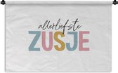 Wandkleed - Wanddoek - Allerliefste zusje - Zusje - Quotes - Spreuken - Zussen - 120x80 cm - Wandtapijt