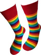 Verjaardag cadeautje voor hem en haar - Valentijn cadeautje voor hem en haar - Pride - Valentijnsdag cadeau - Hartjes - Leuke sokken - Vrolijke sokken - Luckyday Socks - Aparte Sok