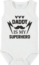 Baby Rompertje met tekst 'Daddy is my superhero' | mouwloos l | wit zwart | maat 50/56 | cadeau | Kraamcadeau | Kraamkado