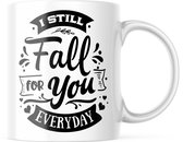 Valentijn Mok met tekst: I still fall for you  everyday | Valentijn cadeau | Valentijn decoratie | Grappige Cadeaus | Koffiemok | Koffiebeker | Theemok | Theebeker