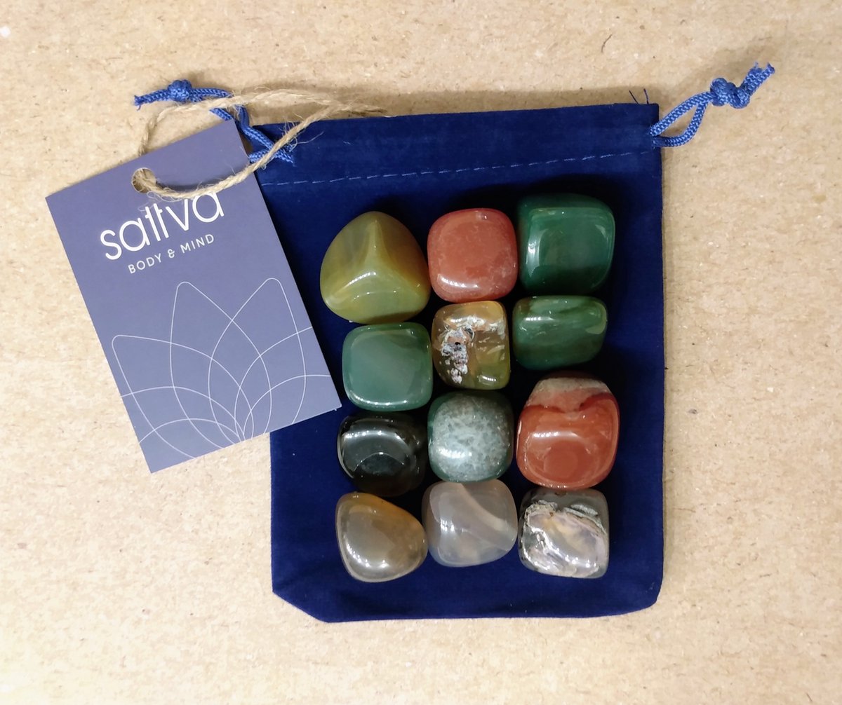 Sattva Rocks | RUST | Trommelstenen Agaat Mix Gekleurd (±20-28 mm) 12 stuks (±150 gram) in velours kado zakje