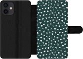 Bookcase Geschikt voor iPhone 12 Mini telefoonhoesje - Stippen - Wit - Groen - Met vakjes - Wallet case met magneetsluiting