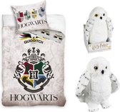 Harry Potter Zweinstein- Quidditch- Color Logo- Dekbedovertrek - Eenpersoons - 140x200 cm -katoen- incl. Pluche Uil 28 cm- Hedwig