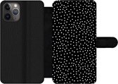 Bookcase Geschikt voor iPhone 11 Pro Max telefoonhoesje - Stippen - Zwart - Wit - Met vakjes - Wallet case met magneetsluiting